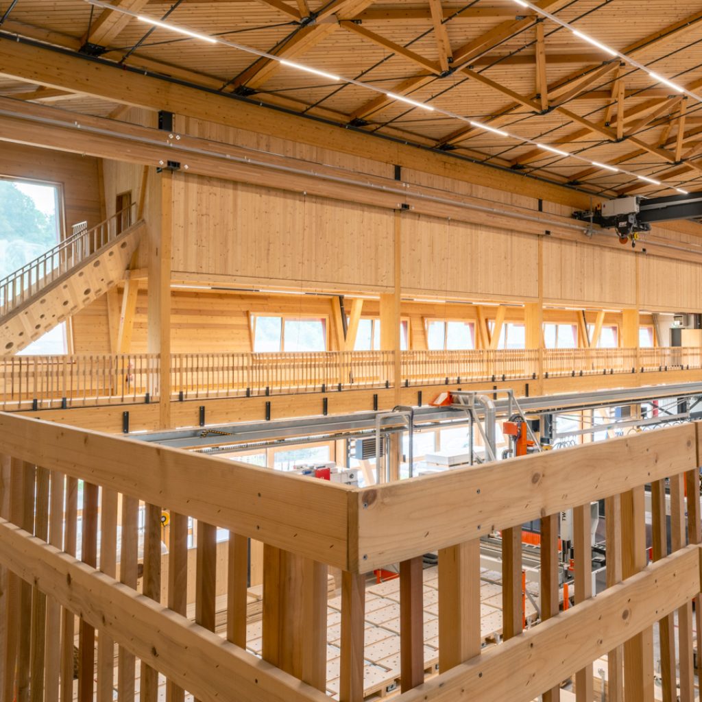 Diverse Holzbauteile für Industriebauten